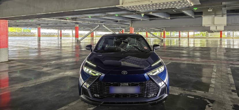 Toyota C-HR II Hybride BIZYOO.RENT vu de face